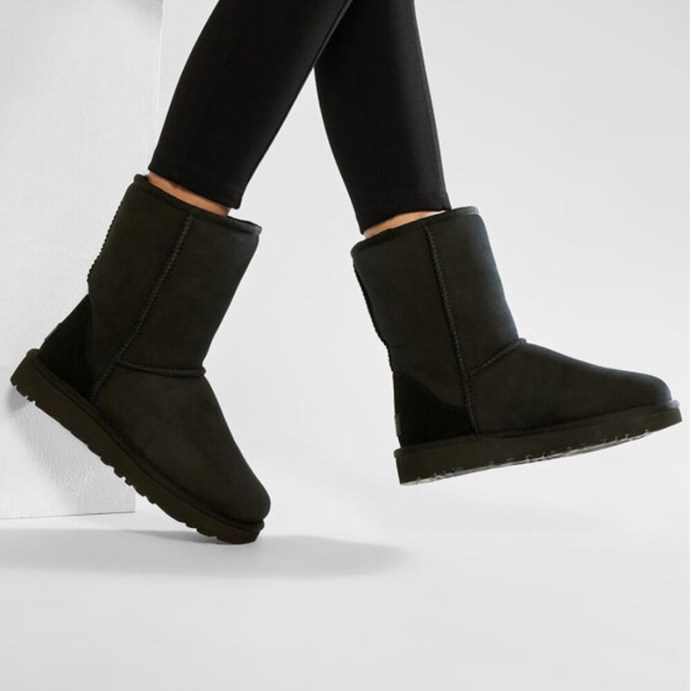 UGG Women's Black Classic Short II 1016223 Suede Mid-Calf Winter Boots Size 8
